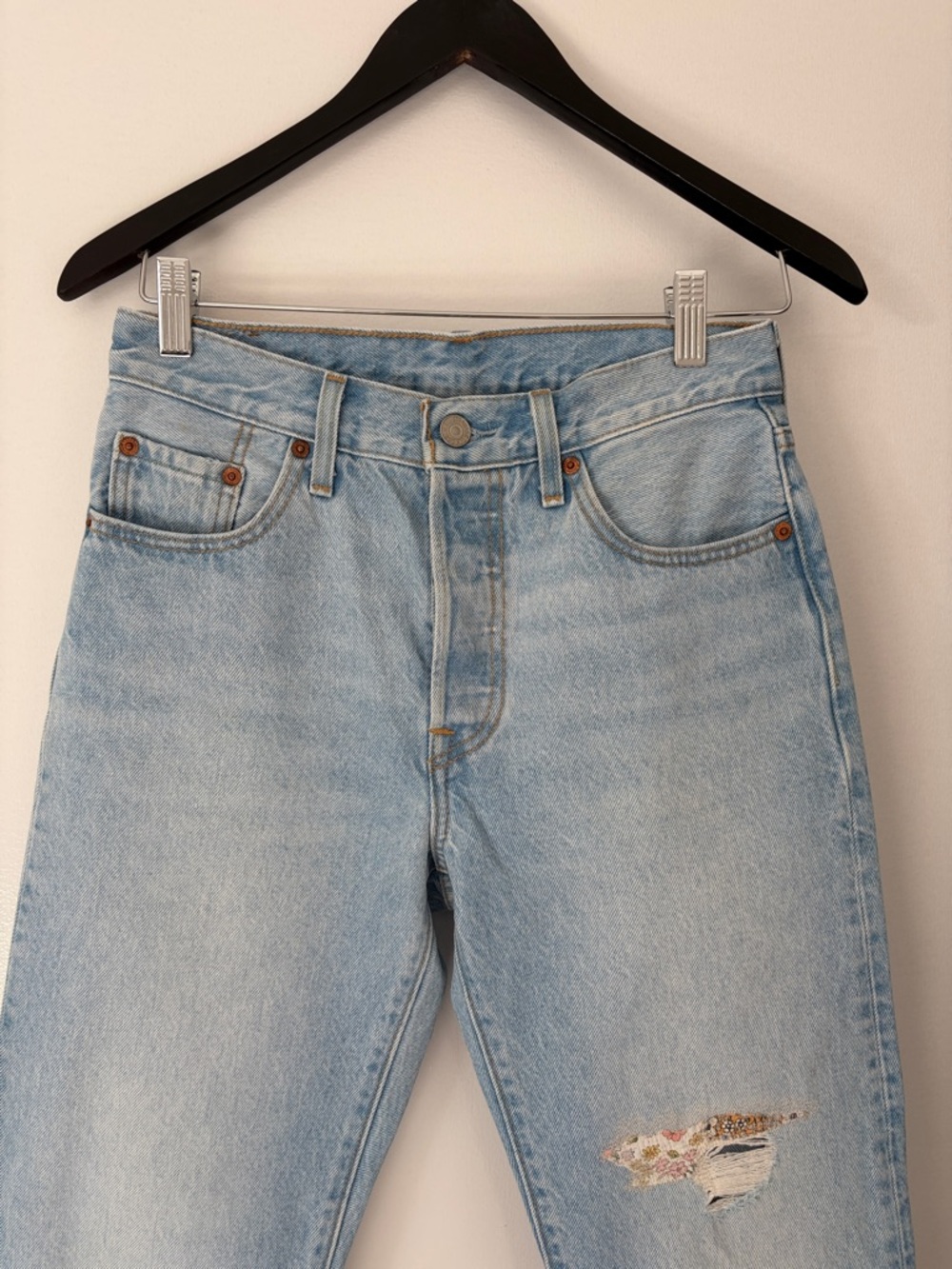 Levis 501s size 25 - Picture 2 of 10